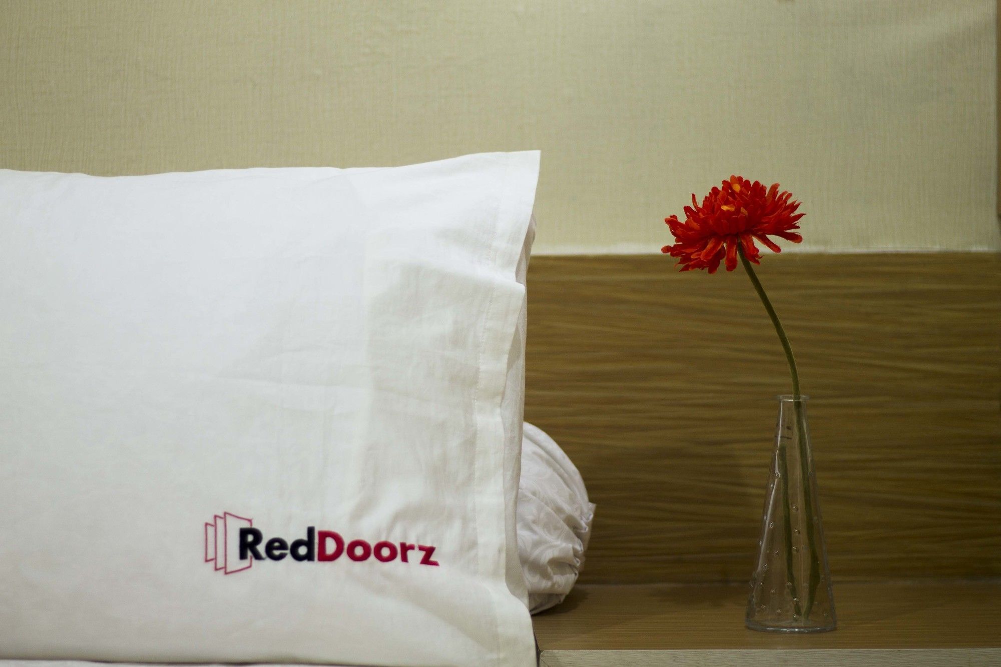 Hotel Reddoorz Near Hyperpoint Pasteur Bandung Esterno foto